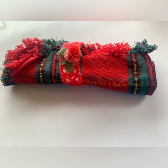 Set of 8 Handmade by Grandma Eclectic red crochet napkin rings with a red rose - Picture 2 of 4